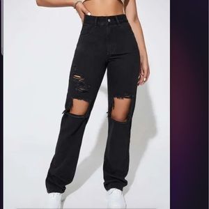 Distressed boyfriend jean